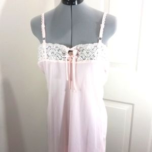 Valerie Steven's Sz Med short Negligee or Slip, light Pink